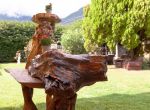 Tavolo con sedie “Il fardello”<br>Tisch mit Stühlen „Die Last“