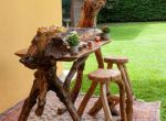 Tavolo con sedie “Il fardello”<br>Tisch mit Stühlen „Die Last“